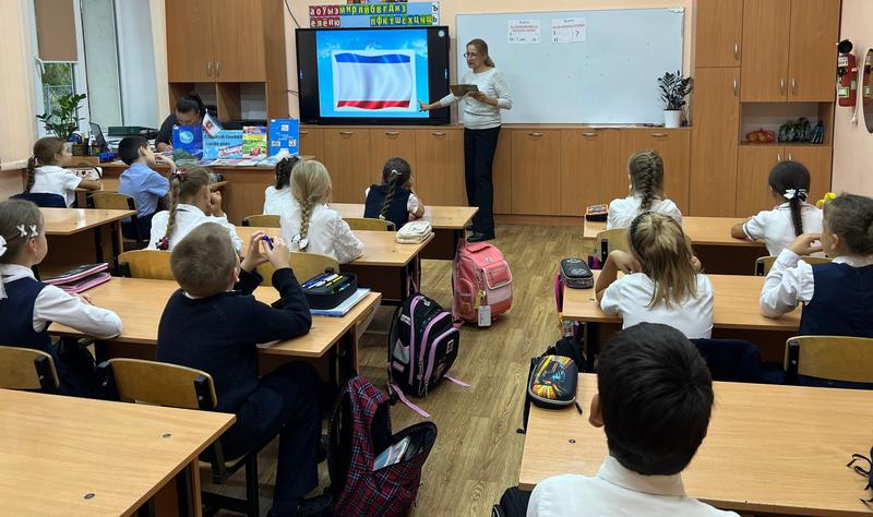 Патриотический час «Главный символ в небе реет»