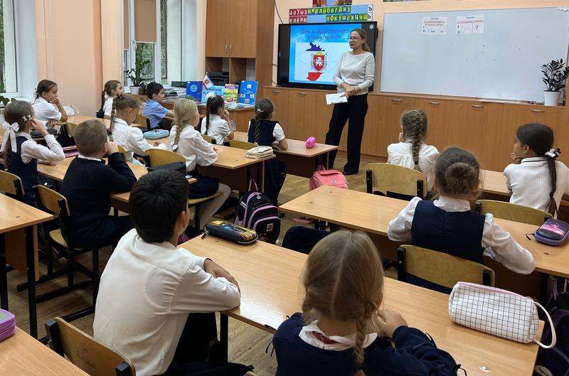 Патриотический час «Главный символ в небе реет»