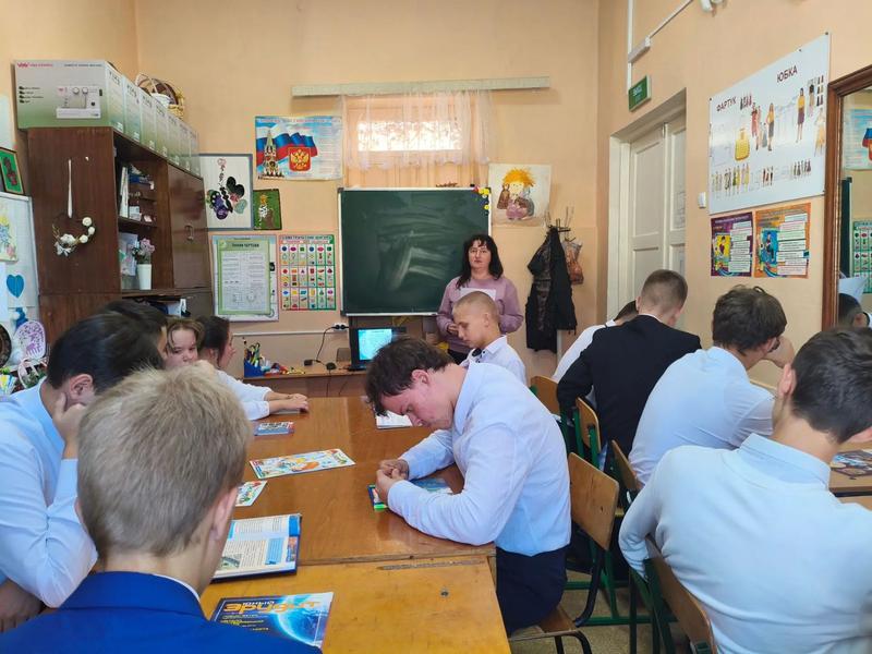 Информационно-познавательный час «Космическая одиссея: от теории к практике»